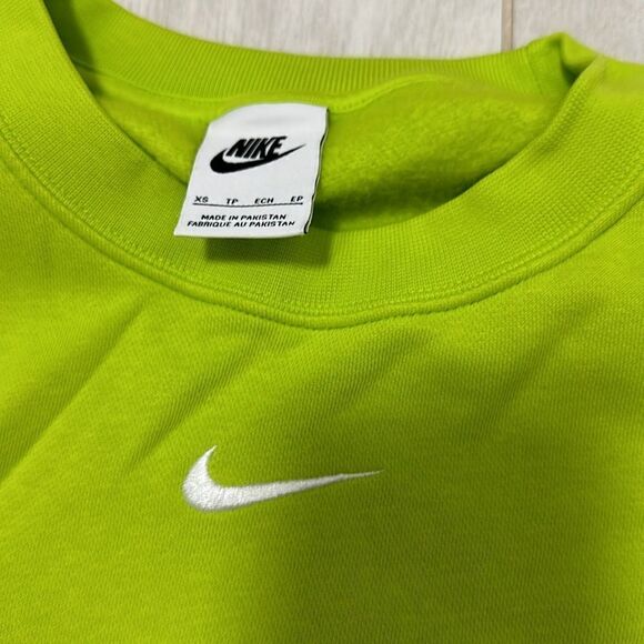 New XS Nike green pullover crew - Picture 2 of 4